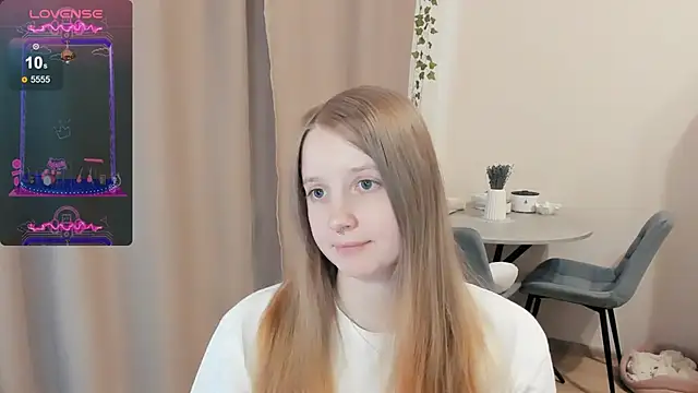 Snapshot of Alyaley chatting on 7, 10, 2025 Alyaley online show from 7, 10, 2025