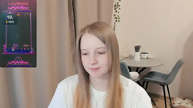 Snapshot of Alyaley chatting on 11, 10, 2025 Alyaley online show from 11, 10, 2025