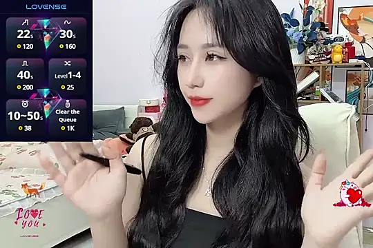 Snapshot of _LLisa_ chatting on 4, 1, 2025 LLisa online show from 4, 1, 2025