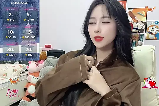 Snapshot of _LLisa_ chatting on 10, 1, 2025 LLisa online show from 10, 1, 2025