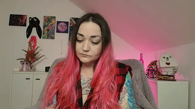 PinkHurricaneOfficial online show from 15, 4, 2026