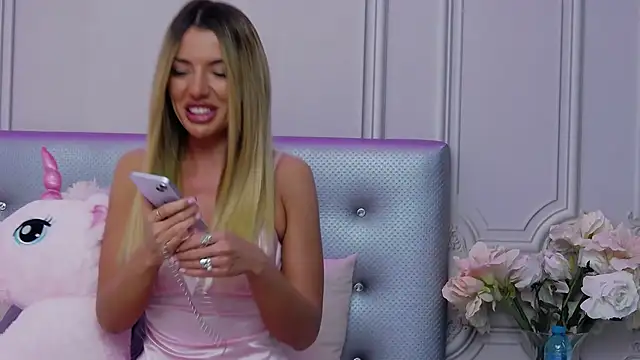 Snapshot of ClaraHazel chatting on 6, 12, 2024 ClaraHazel online show from 6, 12, 2024