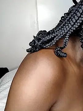 Snapshot of Winnie_- chatting on 6, 6, 2026 Winnie - online show from 6, 6, 2026