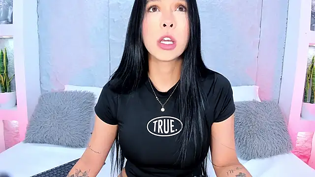 MiaCollson online show from 14, 11, 2025