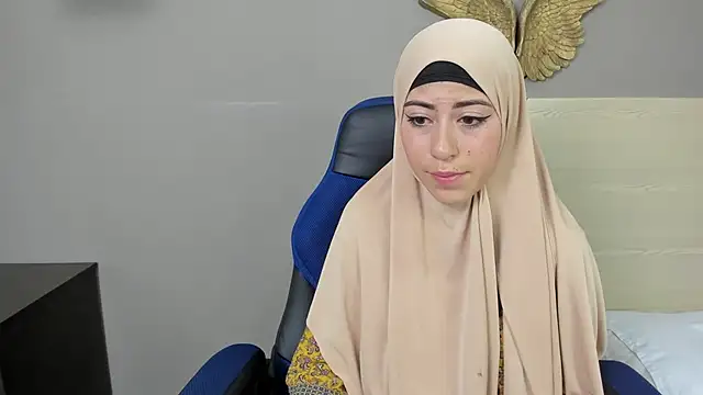 chaymae nah  online show from 5, 12, 2024