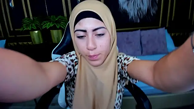 chaymae nah  online show from 25, 1, 2025