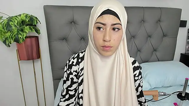 chaymae nah  online show from 10, 2, 2025