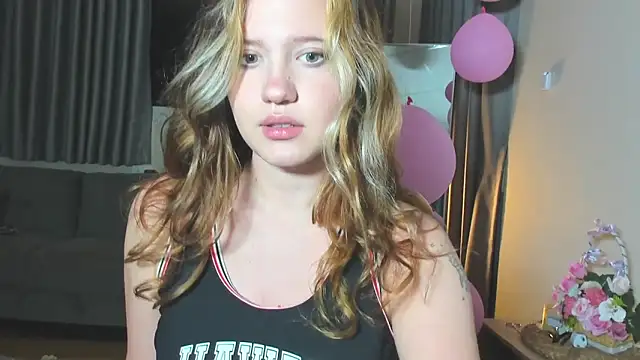 Snapshot of HanahCute chatting on 7, 3, 2025 HanahCute online show from 7, 3, 2025
