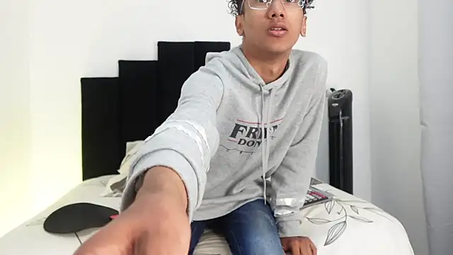 harrytwink18 online show from 13, 1, 2025