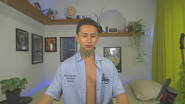 Snapshot of ArchiGoldd chatting on 22, 4, 2026 ArchiGoldd online show from 22, 4, 2026