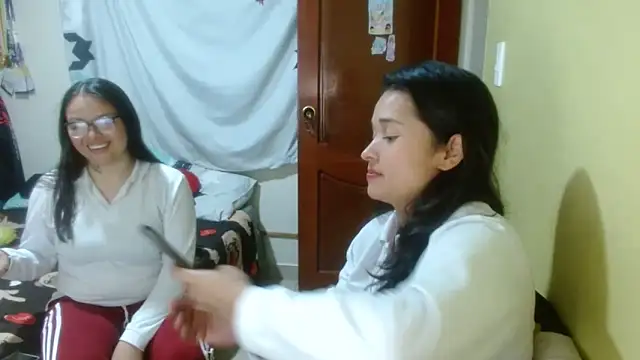 Snapshot of clayre_and_jill chatting on 7, 2, 2026 clayre and jill online show from 7, 2, 2026