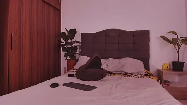 2gays 1Str8 online show from 6, 3, 2026