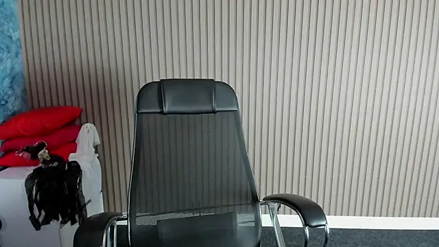 Emily Gin online show from 30, 10, 2025