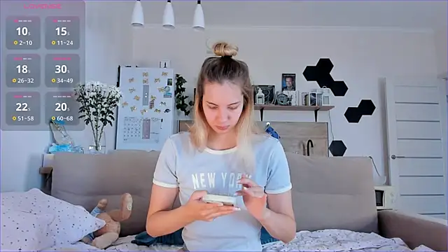 Girl alone home online show from 10, 10, 2025