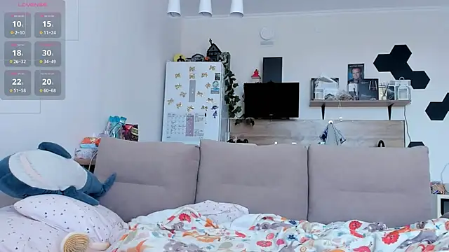 Girl alone home online show from 21, 5, 2026