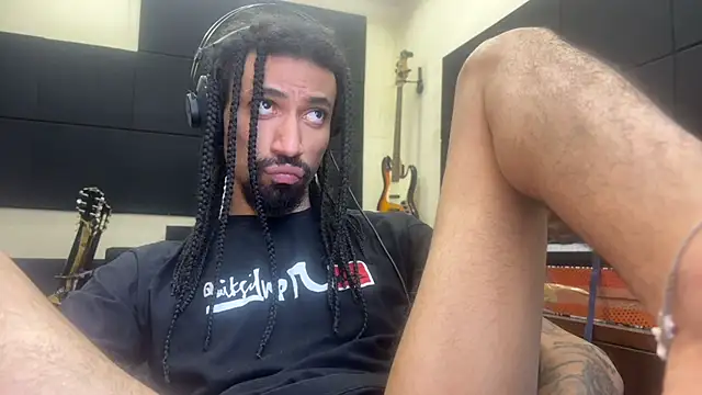 Snapshot of hotcamboy420 chatting on 6, 8, 2026 hotcamboy420 online show from 6, 8, 2026