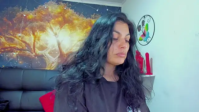 Snapshot of Lust_Mom41 chatting on 14, 12, 2024 Lust Mom41 online show from 14, 12, 2024