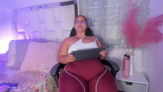 Snapshot of LeahxBarker chatting on 22, 6, 2026 LeahxBarker online show from 22, 6, 2026