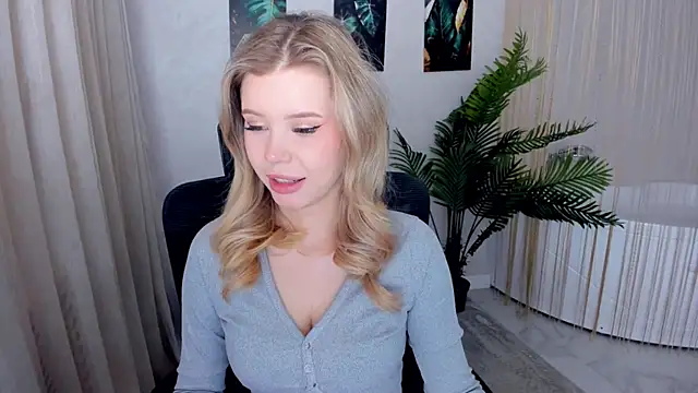Snapshot of FollowLovee chatting on 22, 4, 2026 FollowLovee online show from 22, 4, 2026
