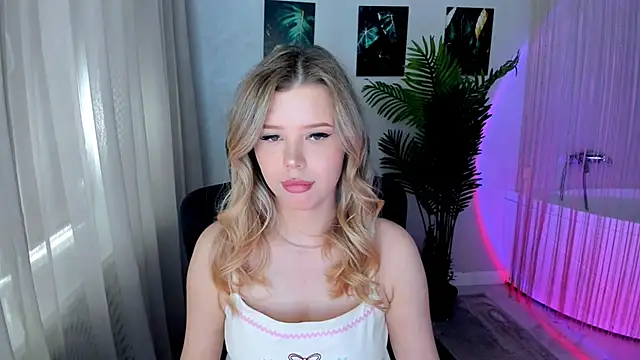 Snapshot of FollowLovee chatting on 25, 5, 2026 FollowLovee online show from 25, 5, 2026