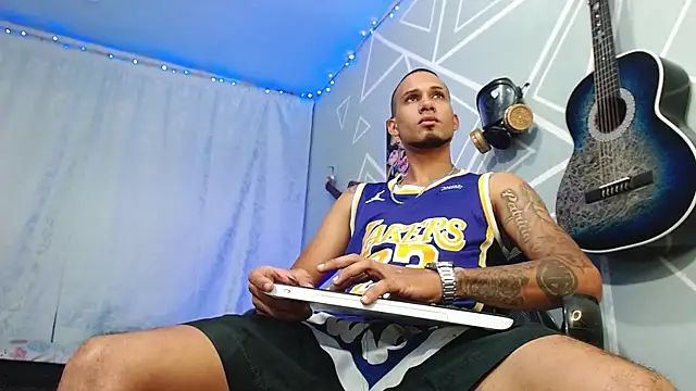 MagnusFrost online show from 5, 3, 2025