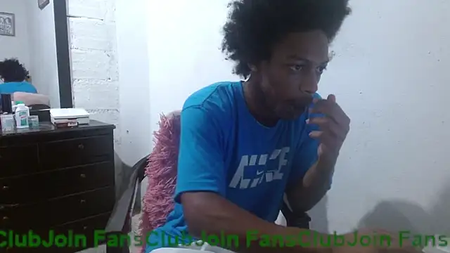 Snapshot of Larry-n-clouds chatting on 15, 5, 2026 Larry-n-clouds online show from 15, 5, 2026