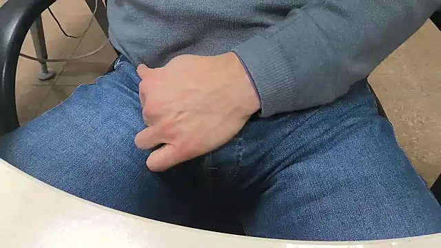 alessandroman2114 online show from 9, 2, 2026