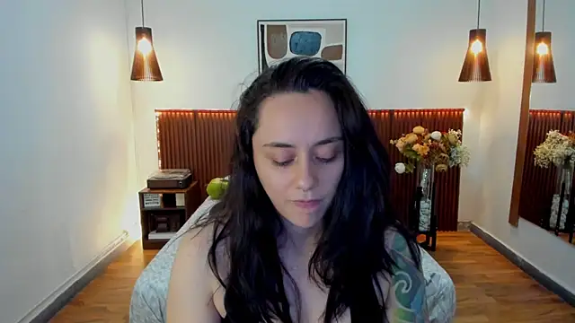 Snapshot of KatherineBond chatting on 25, 5, 2026 KatherineBond online show from 25, 5, 2026