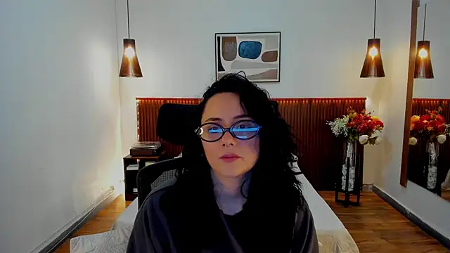 Snapshot of KatherineBond chatting on 5, 8, 2026 KatherineBond online show from 5, 8, 2026