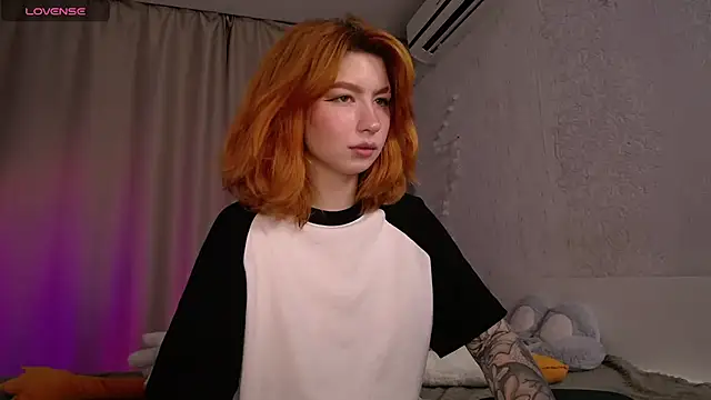 Snapshot of Evaa_Moonn_ chatting on 12, 9, 2025 Evaa Moonn online show from 12, 9, 2025