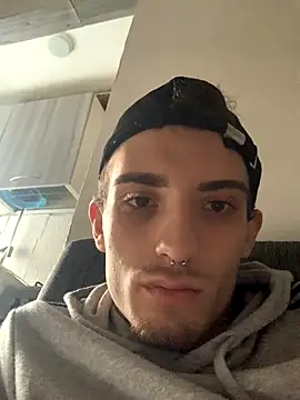 Snapshot of LaMaterialista chatting on 19, 10, 2025 LaMaterialista online show from 19, 10, 2025