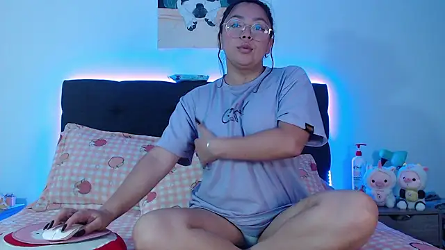 Peach-Lawrence online show from 6, 12, 2024