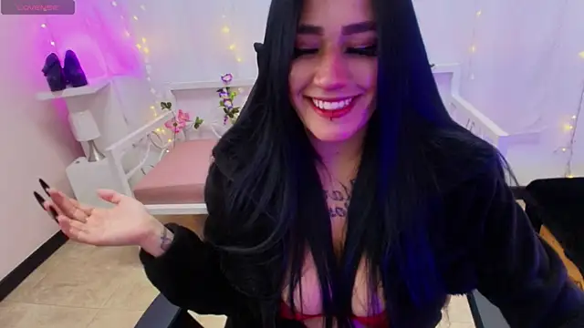 chica Hetfield online show from 24, 1, 2025