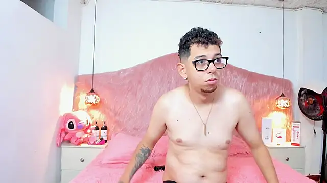 Derek and Skarlet online show from 30, 11, 2025