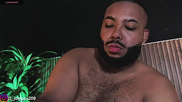 Snapshot of DilanJonnes_ chatting on 12, 10, 2025 DilanJonnes online show from 12, 10, 2025