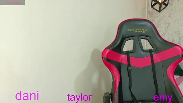 Snapshot of emy_0 chatting on 23, 4, 2026 emy 0 online show from 23, 4, 2026