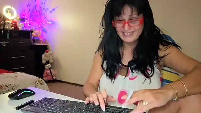 Snapshot of YourDreamLoverr chatting on 2, 12, 2025 YourDreamLoverr online show from 2, 12, 2025