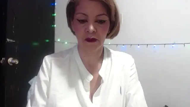 Snapshot of electra-mommy chatting on 10, 6, 2026 electra-mommy online show from 10, 6, 2026