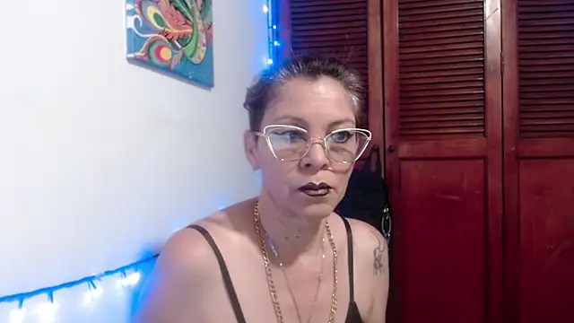 Snapshot of electra-mommy chatting on 1, 7, 2026 electra-mommy online show from 1, 7, 2026