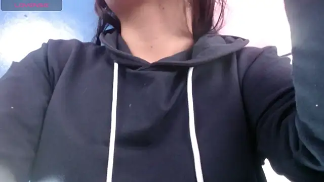 Snapshot of vitoria23_ chatting on 2, 12, 2025 vitoria23 online show from 2, 12, 2025