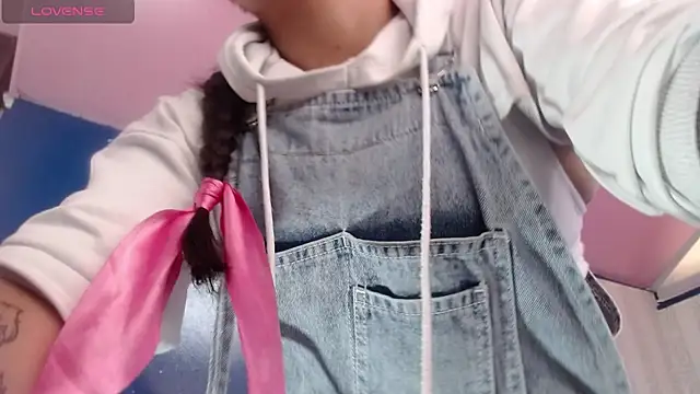 Snapshot of vitoria23_ chatting on 5, 12, 2025 vitoria23 online show from 5, 12, 2025