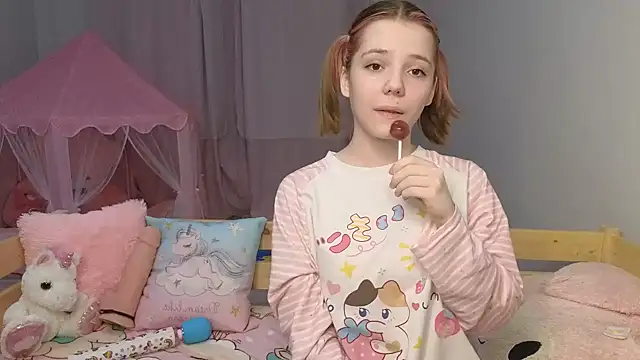 PrincessLittleKiki online show from 16, 2, 2026