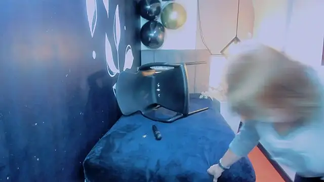 ScarletHoot  online show from 4, 12, 2024