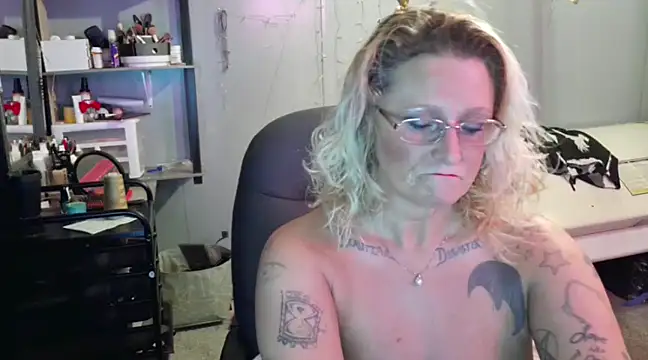 Lisalovely6981 online show from 22, 1, 2025