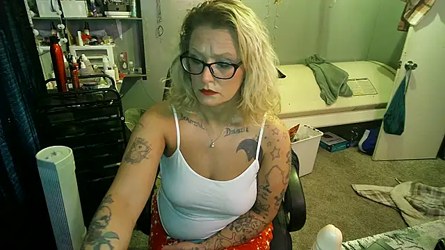 Lisalovely6981 online show from 21, 2, 2025