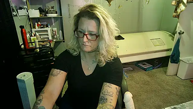 Lisalovely6981 online show from 24, 2, 2025