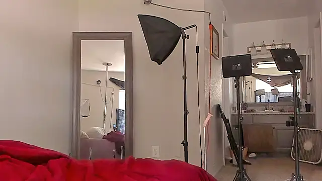 yiauana online show from 25, 3, 2026