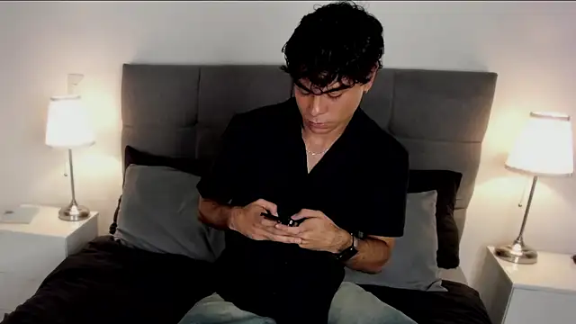 Snapshot of oliversstream chatting on 12, 1, 2025 oliversstream online show from 12, 1, 2025