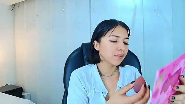 lina bedoya  online show from 3, 12, 2025