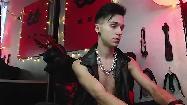 Joseph  Quinn online show from 5, 1, 2025